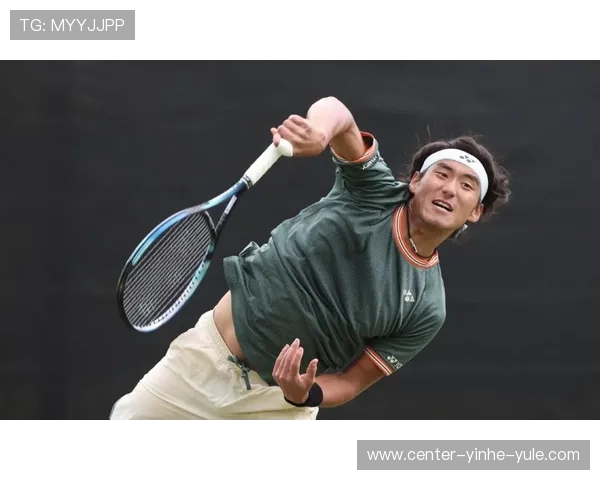 新星网球选手横扫强敌晋级四强 赛季前景令人期待